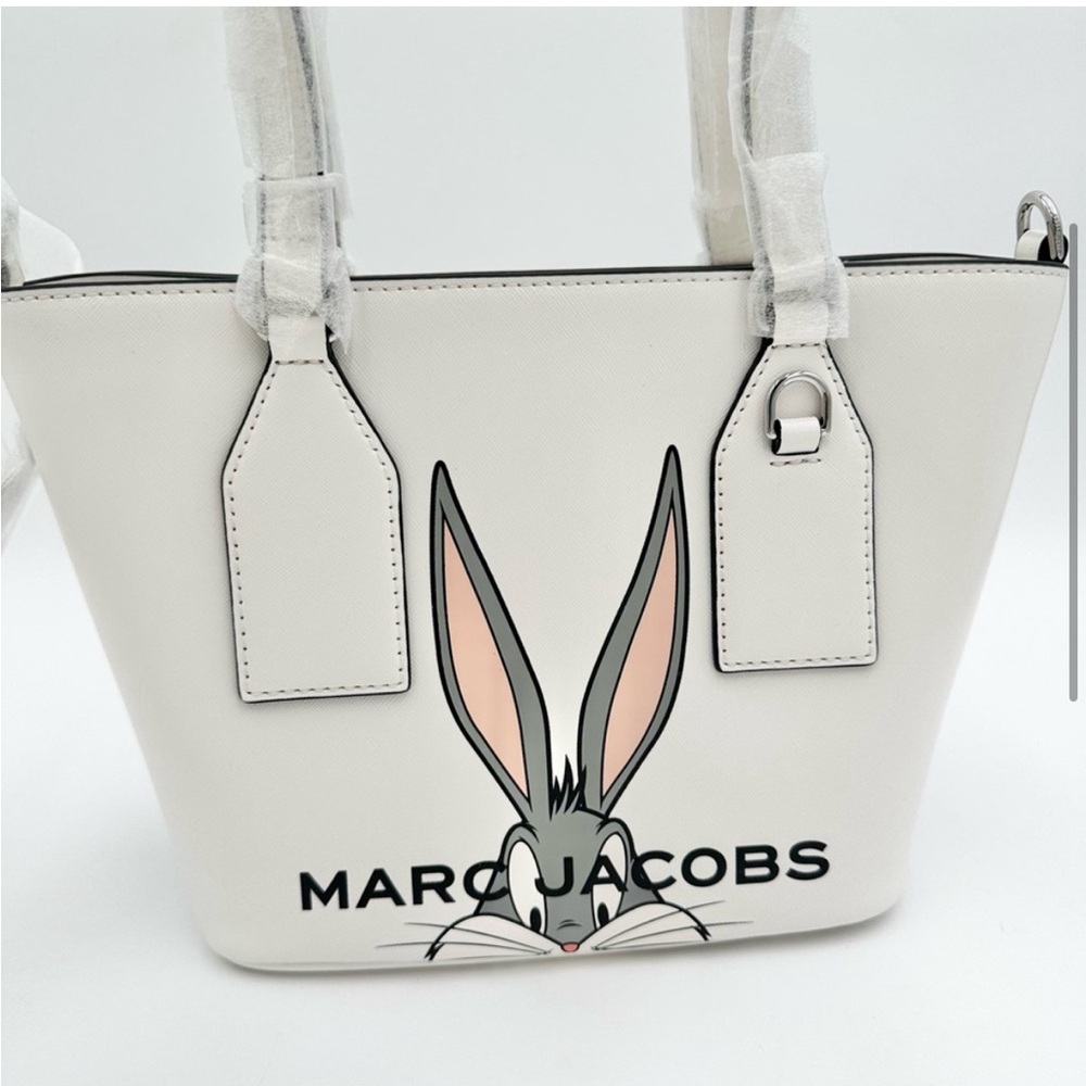 Marc Jacobs meets Looney Toons collab! Featuring BUGS🥕 NWT Limited edition - Picture 2 of 4